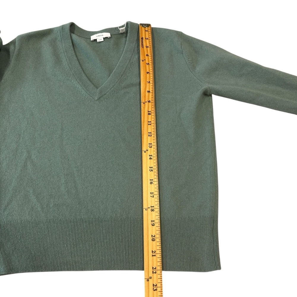 Vince sweater cashmere wool women’s size XS green v neck pullover soft luxury - Picture 9 of 16